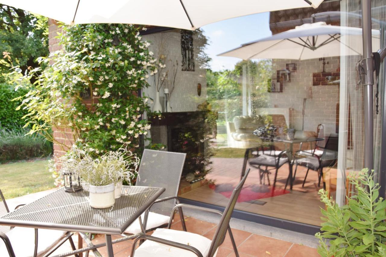 モンス Les Chambourlettes Bed & Breakfast エクステリア 写真