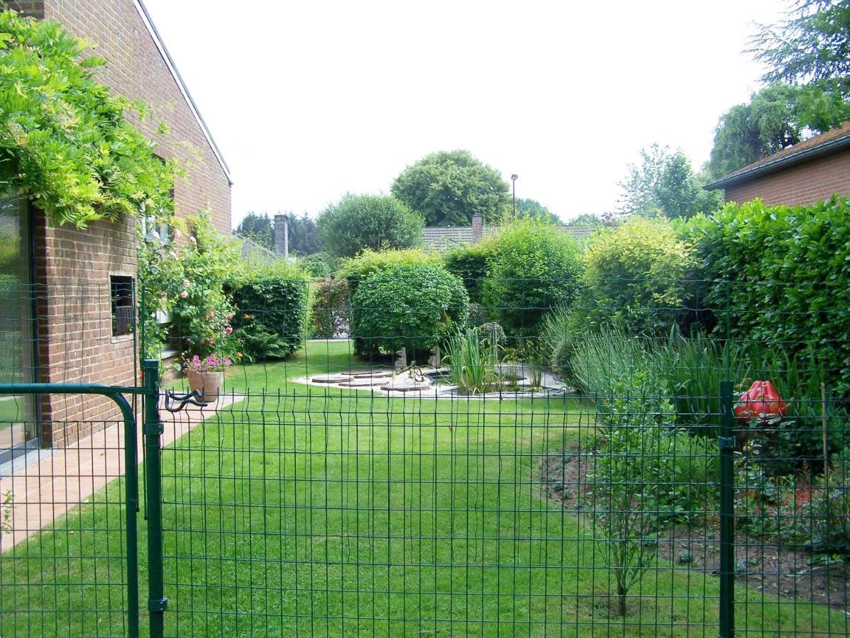 モンス Les Chambourlettes Bed & Breakfast エクステリア 写真
