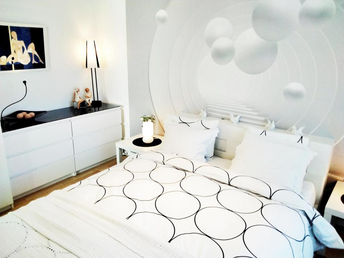 モンス Les Chambourlettes Bed & Breakfast エクステリア 写真